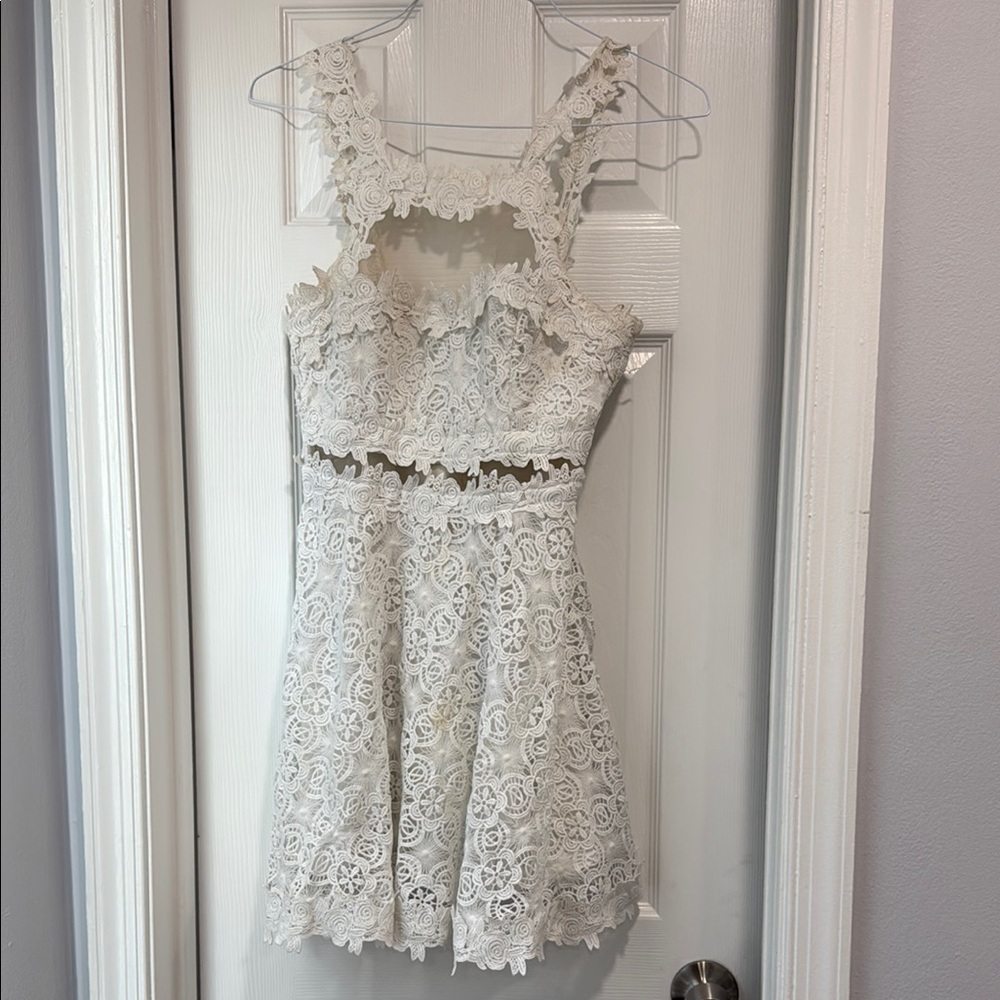 Elegant White Lace Dress